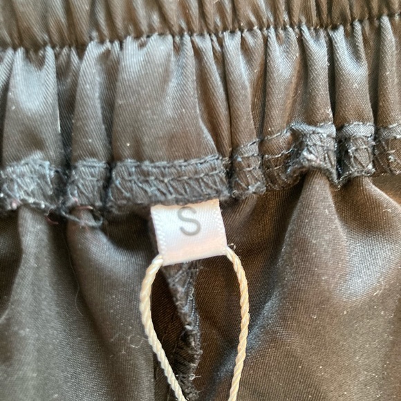 Silky black zipper cargo pants - Picture 3 of 3